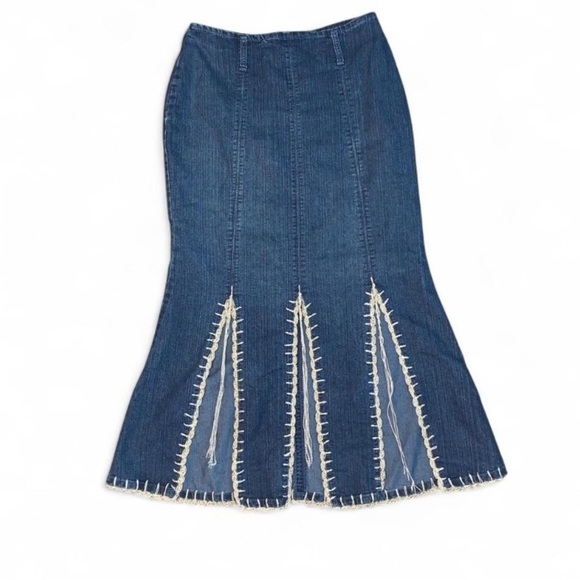 Vintage Denim maxi Skirt with Fringe Detail and crocheted tan trim size 30 boho - Picture 1 of 6